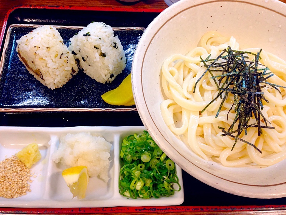 絶品讃岐うどんが堪能できる人気店 三宮 讃岐麺房 すずめ 神戸食事記